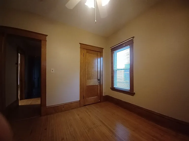 1180 Charles Ave — Photo 4