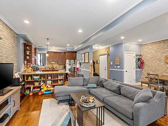 5th image of 5219 N Winthrop Ave #2