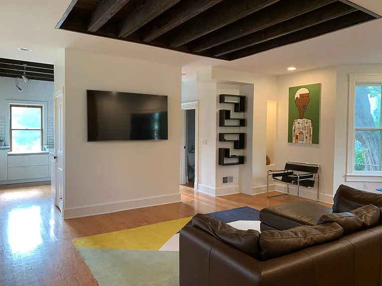 108 N Loomis St — Photo 1