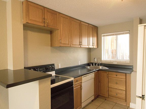 5th image of 1566 N Valentia St
