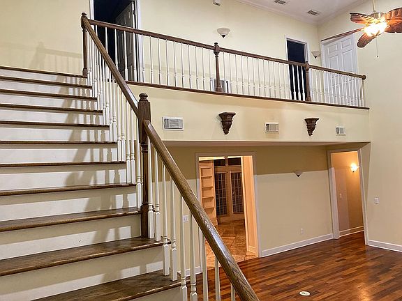 2nd image of 1432 Greymont Ln