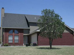 414 SE Lancelot Ln, Lawton, OK 73501