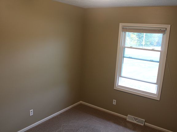 4th image of 5988 Coit Ave NE