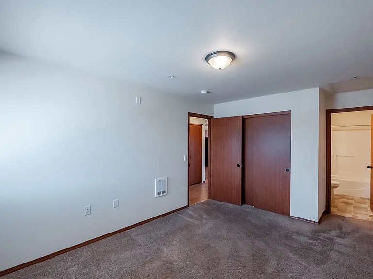 Newcastle Place Apartments — Photo 33