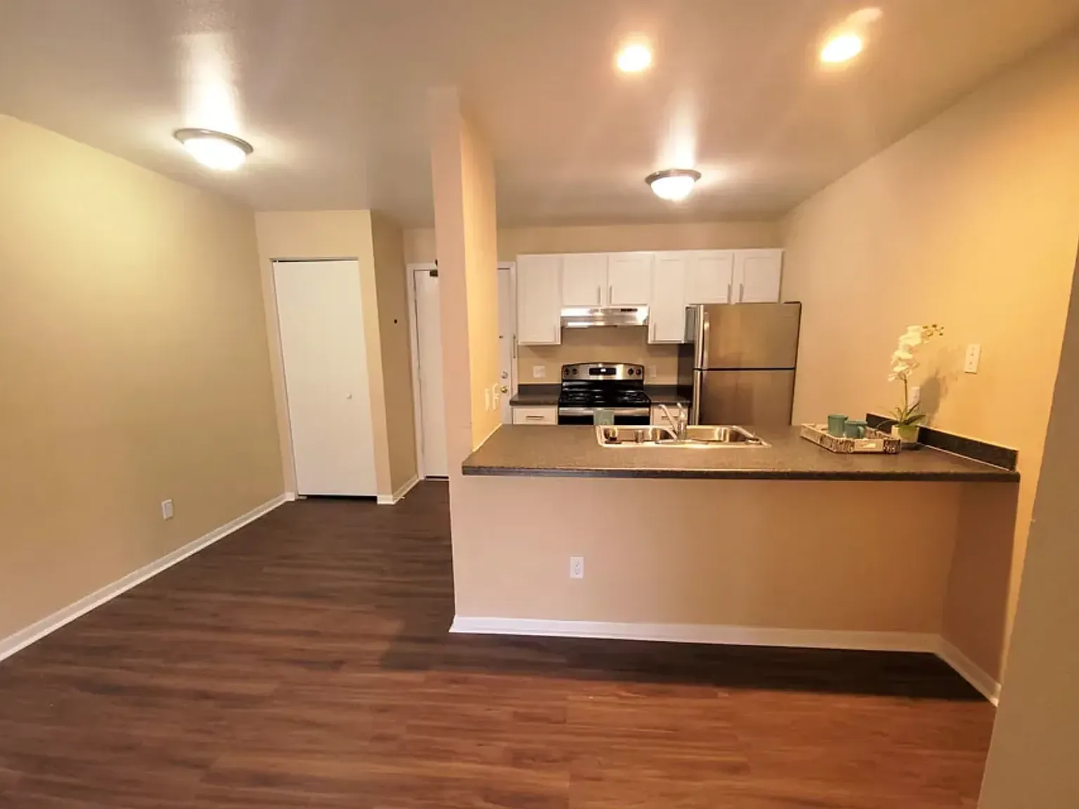 Summit Hill Apartments — Photo 2