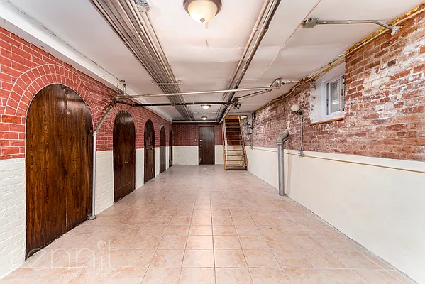 Rented by Rennit Inc. | media 32