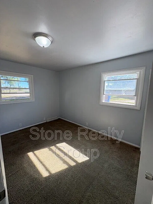2 bed, 1.0 bath, $700 — Photo 4