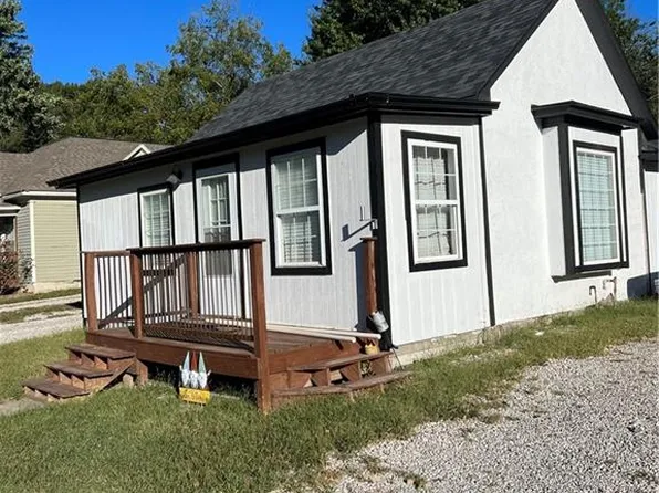 315 W 4th St, Wellsville, KS 66092