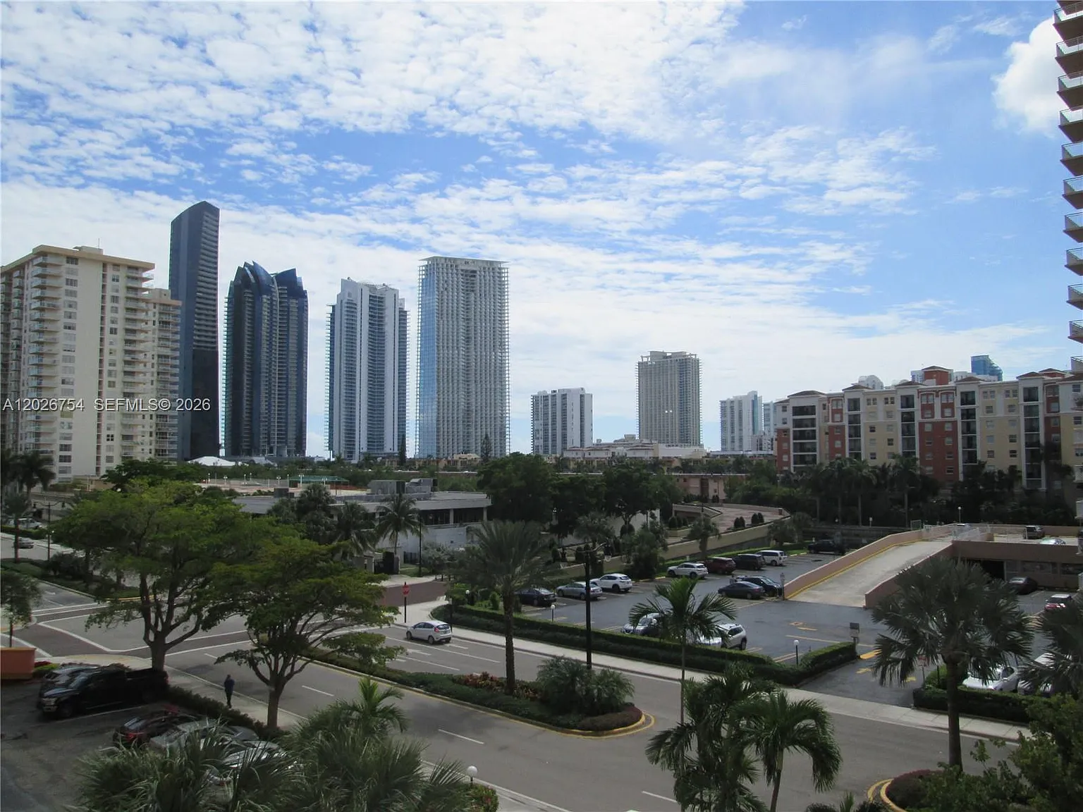 Winston Towers 200 — Photo 2