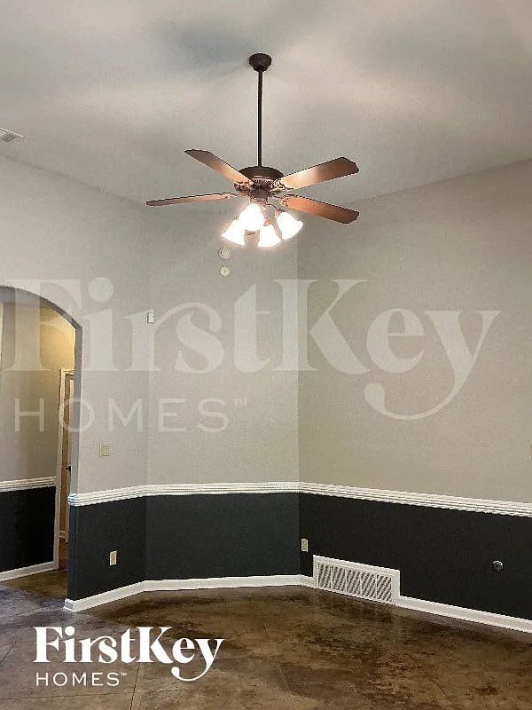 3 bed, 2.0 bath, 1599 sqft, $2,235 — Photo 4
