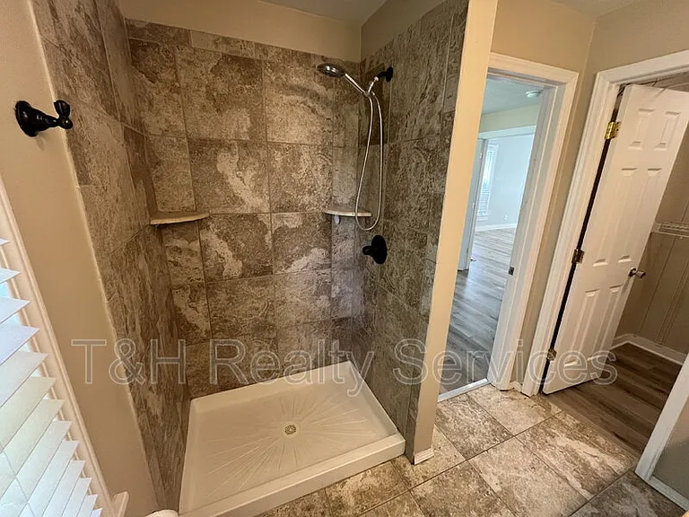 6155 Broadway St — Photo 14
