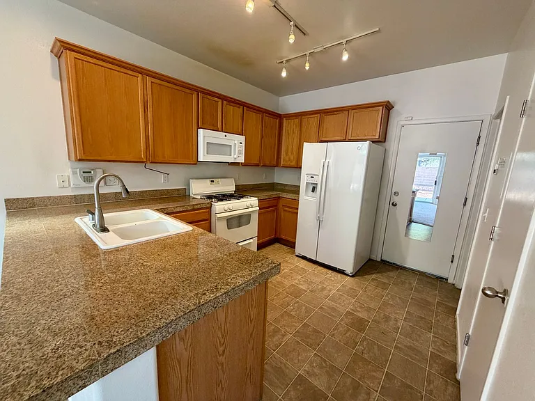 9109 White Eyes Ave — Photo 5