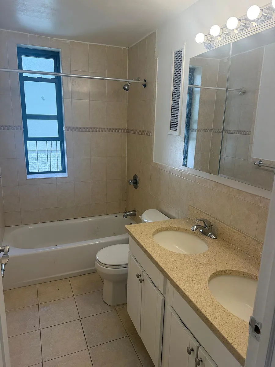Building Photo - 580 W 161st St #55A