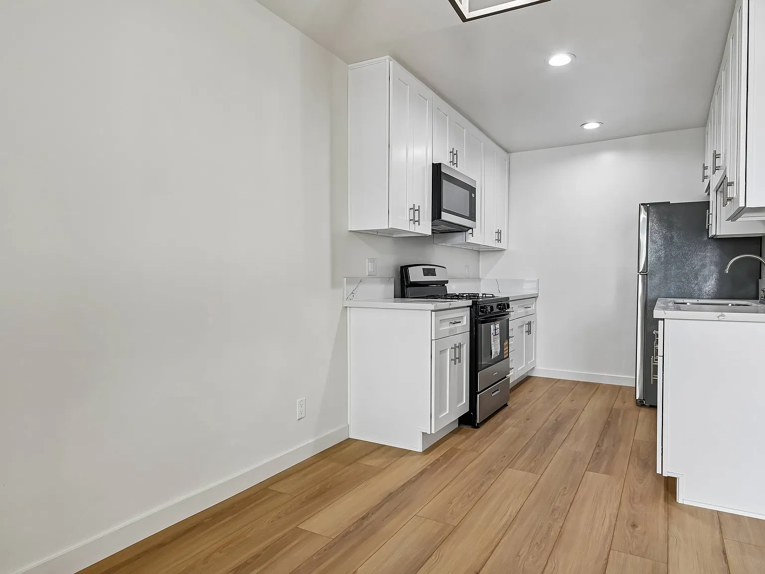 406 St. Andrews Pl — Photo 4