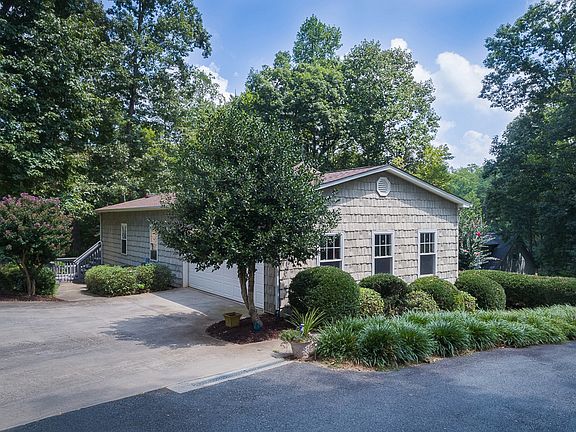 4th image of 136 Fulton Farms Ln
