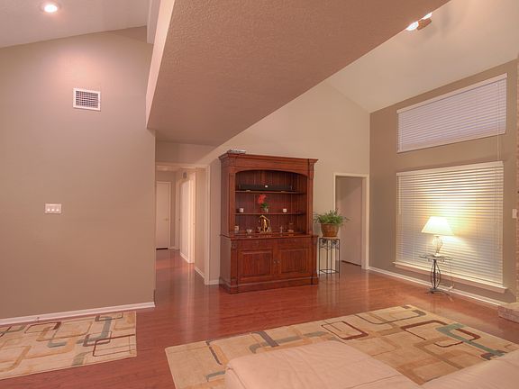 5th image of 1700 Encino Crest