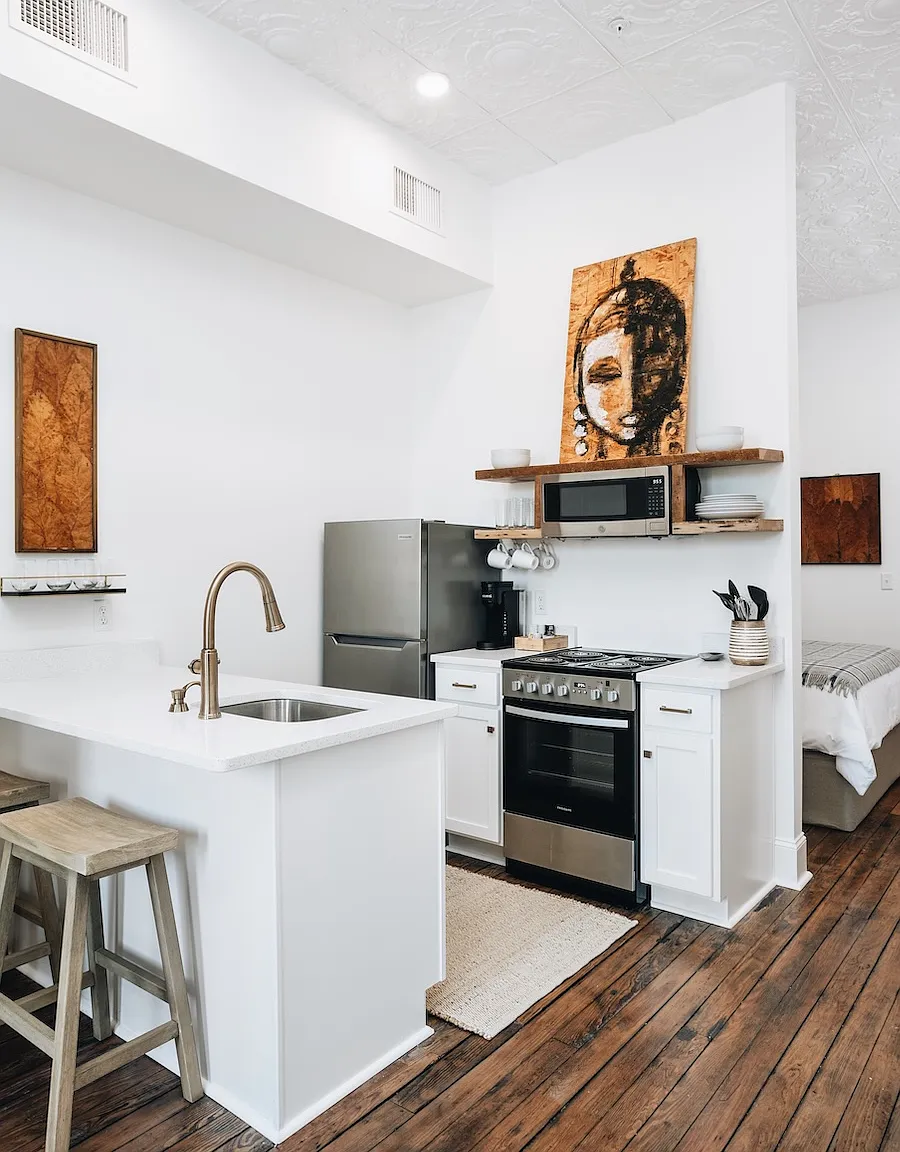 Studio, $1,995 — Photo 2