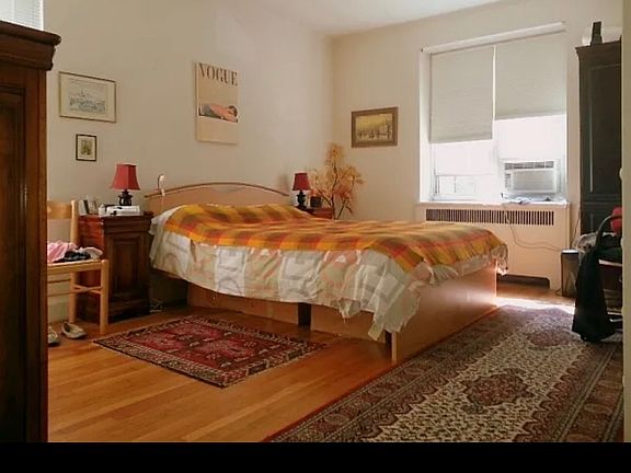 3rd image of 425 E 72nd St APT 2