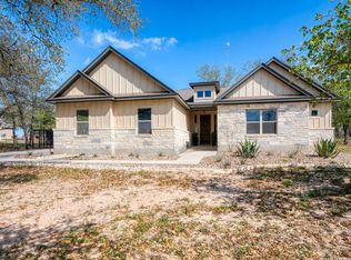 134 County Road 6863, Natalia, TX 78059