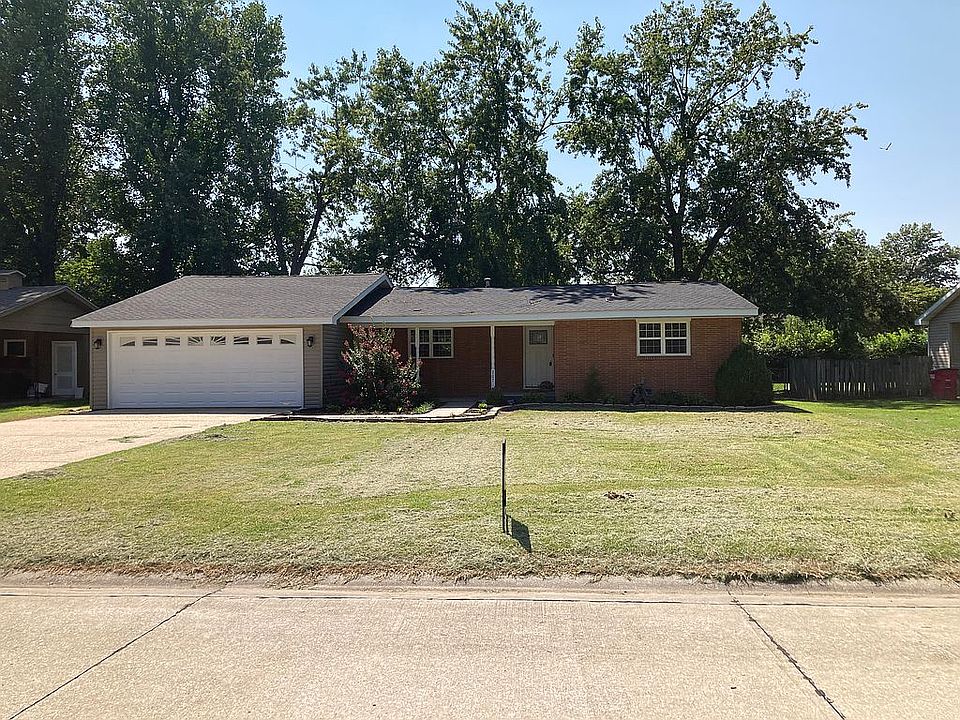1st image of 907 Hawthorne Dr