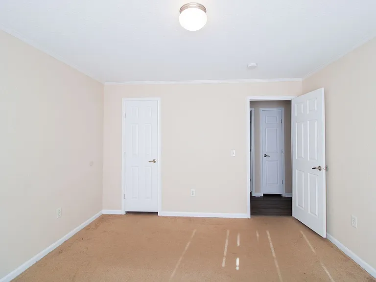 124 Meadows Ln — Photo 14