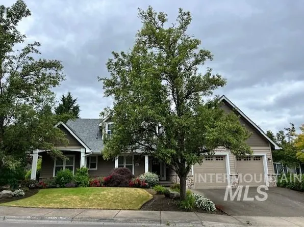 1961 SW Abercrombie Outside Ctr, Portland, OR 97225