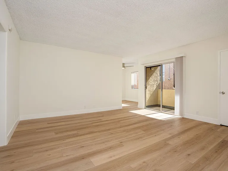 1518-1522 Euclid St — Photo 10