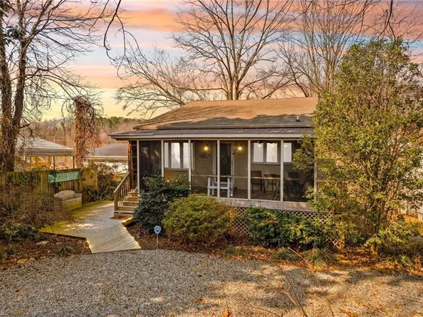 1331 Hickory Point Dr, Lexington, NC 27292