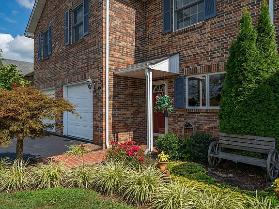 2nd image of 658 Thompson Dr #0