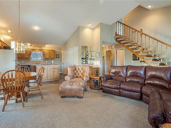 3rd image of 27 Hawthorn Dr #3B