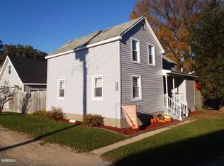 105 N Oak Ave, Forreston, IL 61030