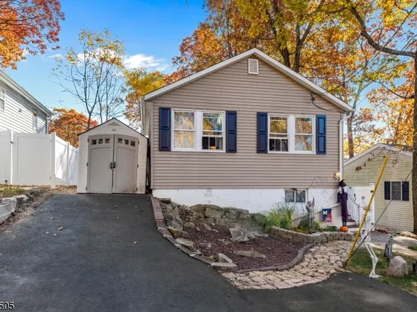 313 Windsor Ave, Hopatcong Boro, NJ 07843
