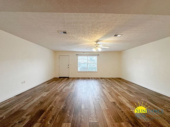 2nd image of 1833 Pointed Leaf Ln