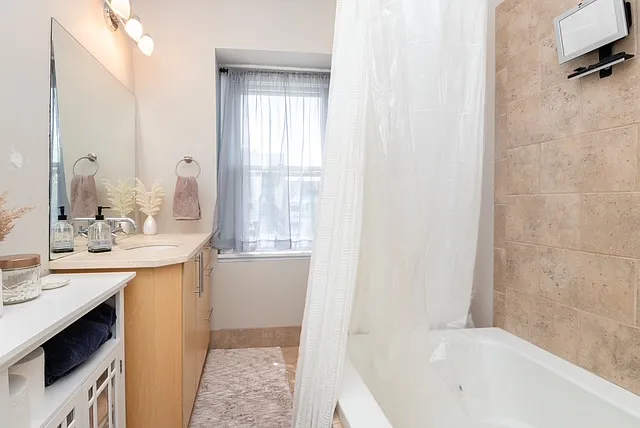 340 W 3rd St #3 — Photo 4