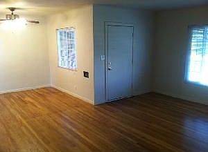 4th image of 1902 Kenmore Dr W