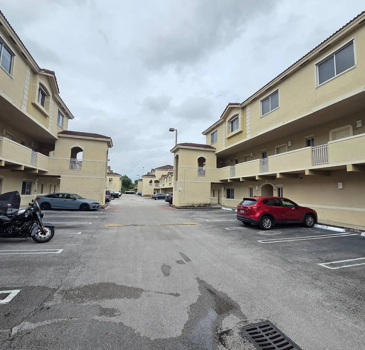 2 bed, 2.5 bath, 940 sqft, $2,200 — Photo 1