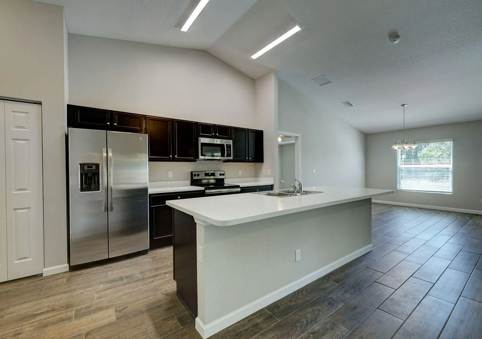 4 bed, 2.0 bath, 1915 sqft, $2,850 — Photo 4