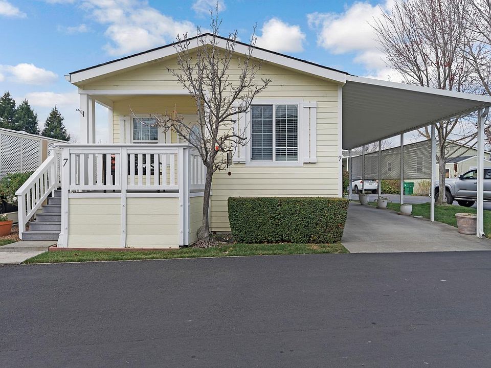 1st image of 7 Oakwood Drive