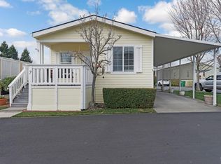7 Oakwood Dr, Petaluma, CA 94954