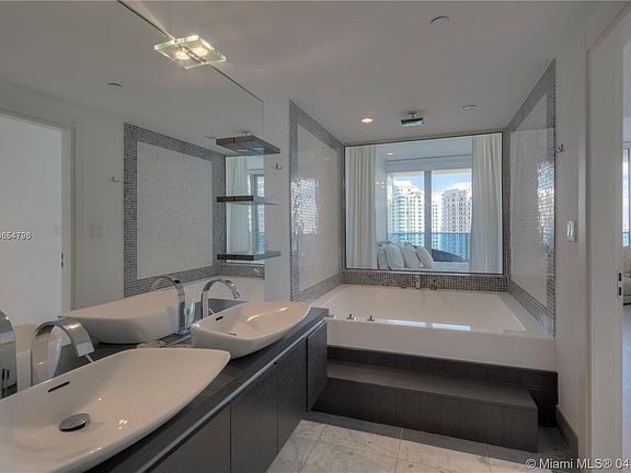 3rd image of 200 S Biscayne Blvd #3305