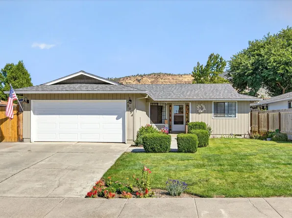 3054 Levi Cir, Medford, OR 97504
