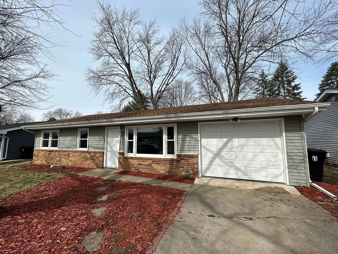 1710 Hoover Dr photo 1