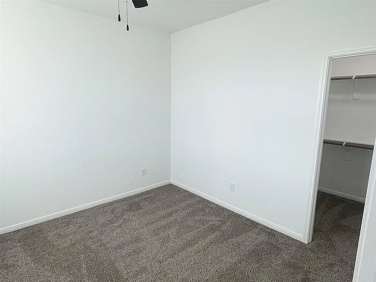 802 W Loop — Photo 10