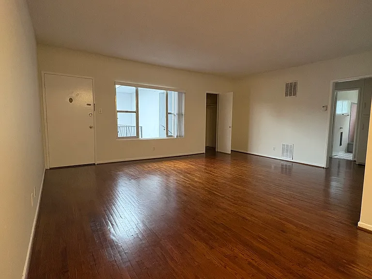 7719 Hampton Ave #17 — Photo 10
