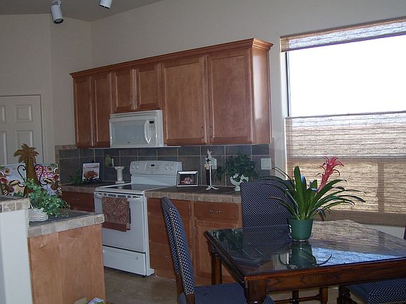 4th image of 2797 Esmerelda Dr