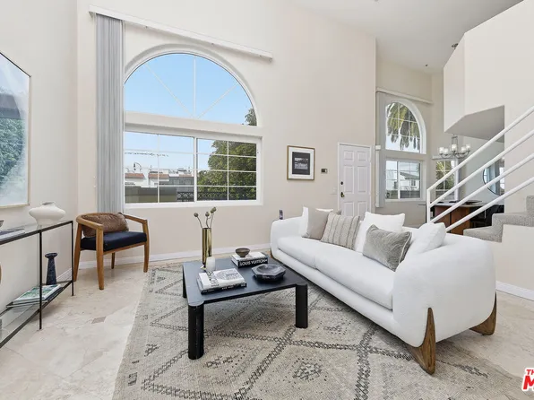 3900 Beethoven St APT 302, Los Angeles, CA 90066