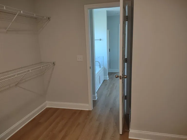 576 Silver Hill Dr — Photo 17
