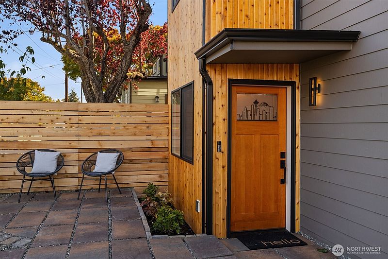 4th image of 5027 SW Waite Street