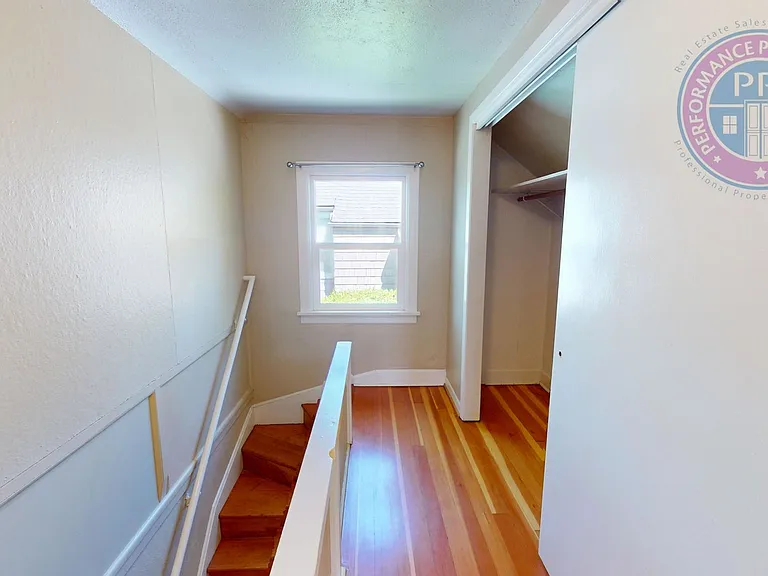 2605 NE 9th Ave — Photo 22