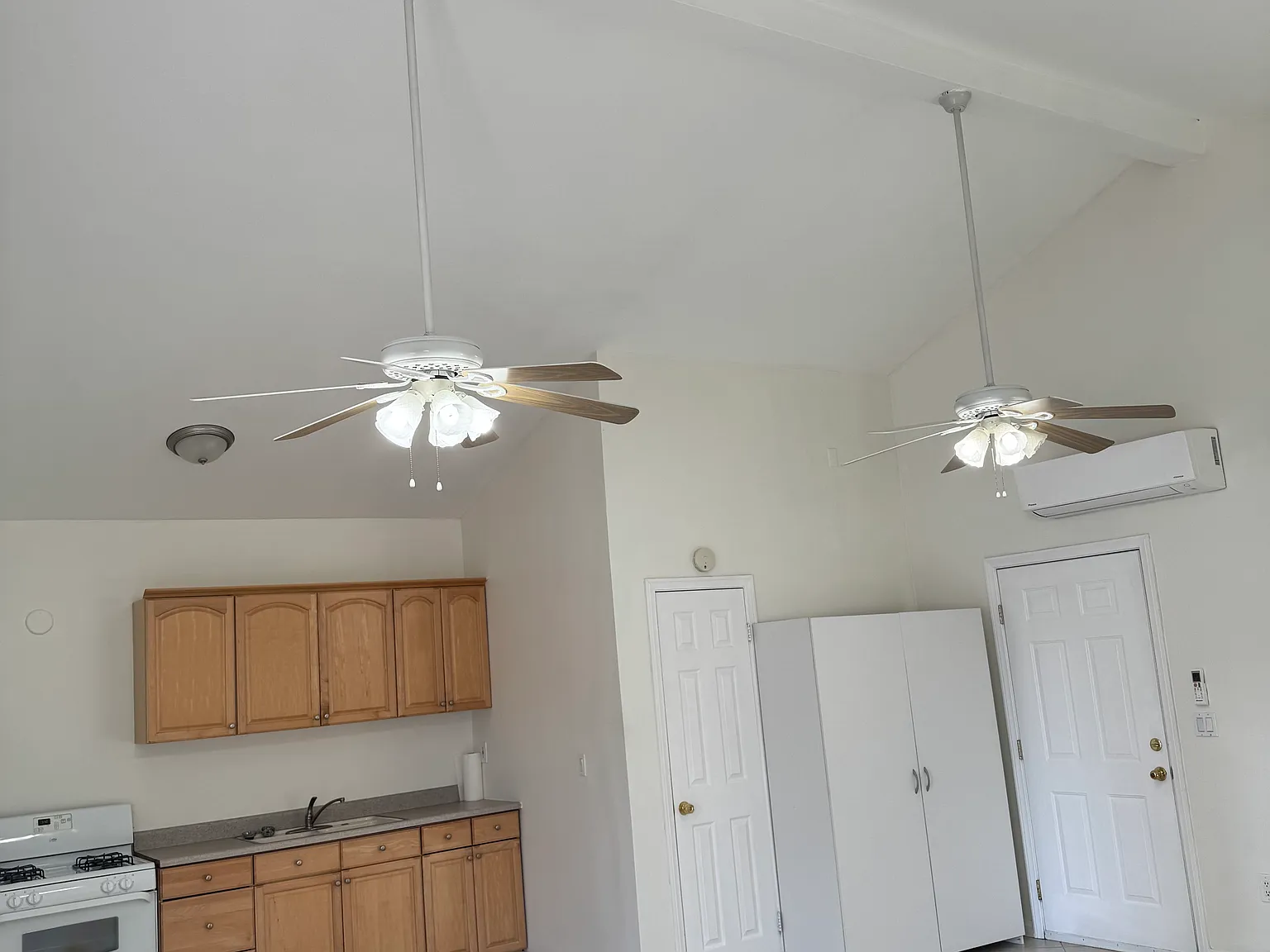 Hemmingway St, Canoga Park — Photo 4